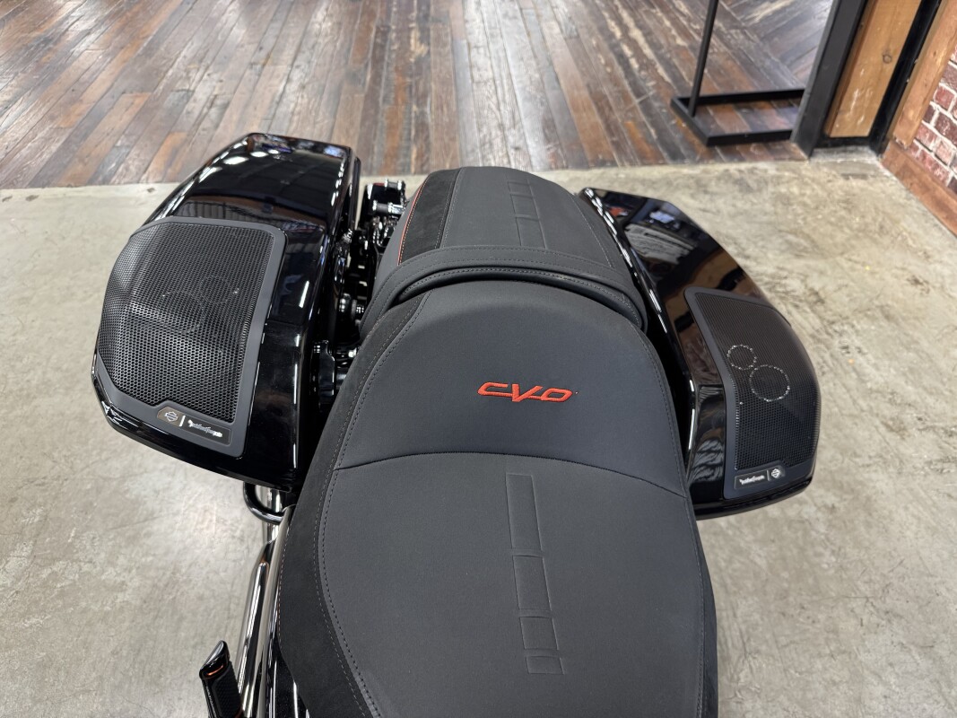 2025 Harley-Davidson CVO Road Glide FLTRXSE - Photo 5