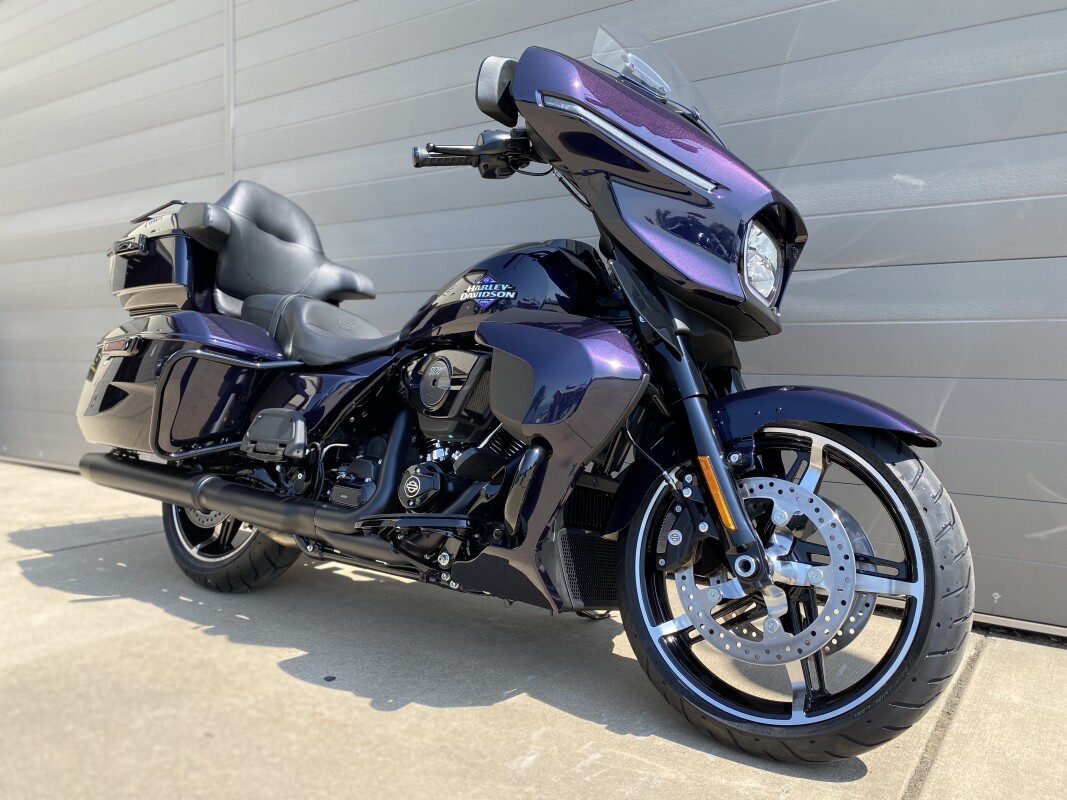 2025 Harley-Davidson Street Glide Ultra Mystic Shift - Black Finish - Photo 2