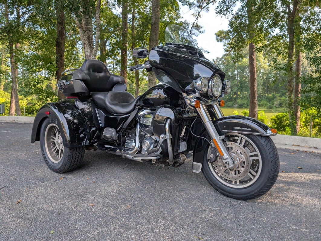 FLHTCUTG 2019 Tri Glide Ultra - Photo 5
