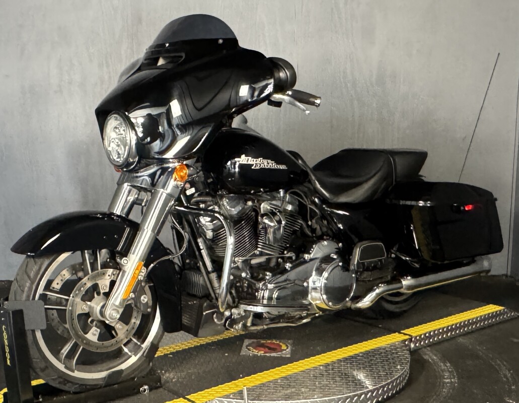2019 Harley-Davidson Street Glide FLHX BLACK - Photo 9
