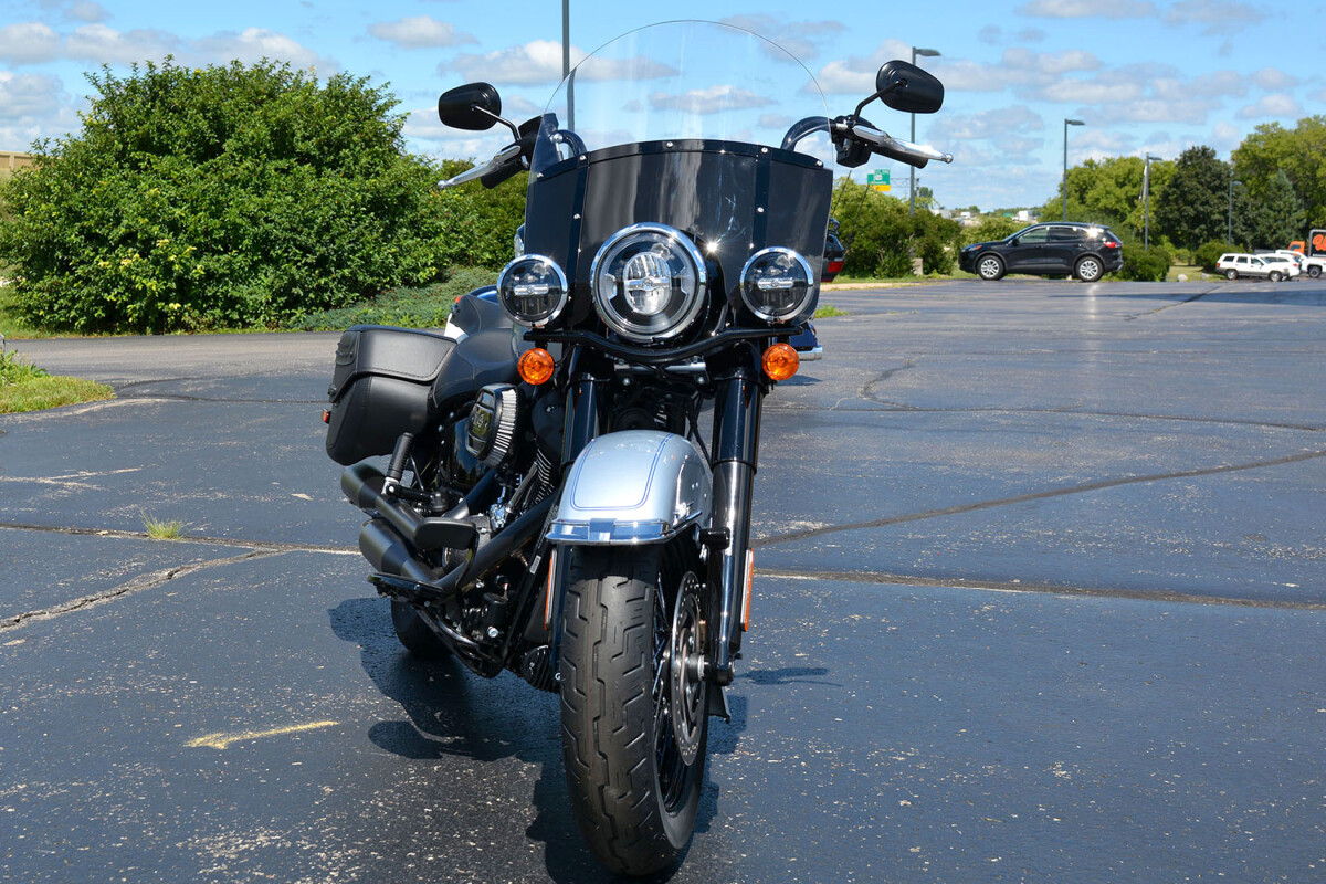 2024 Harley-Davidson Heritage Classic Atlas Silver Metallic - Black Finish - Photo 2