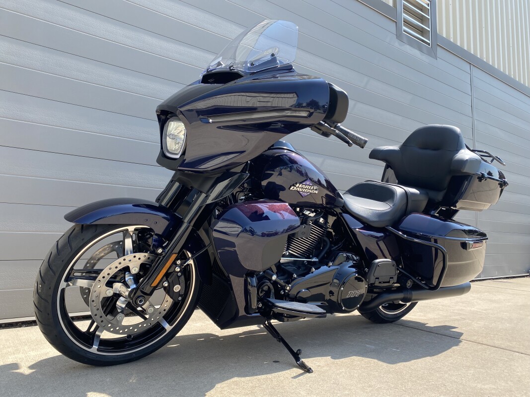 2025 Harley-Davidson Street Glide Ultra Mystic Shift - Black Finish - Photo 5