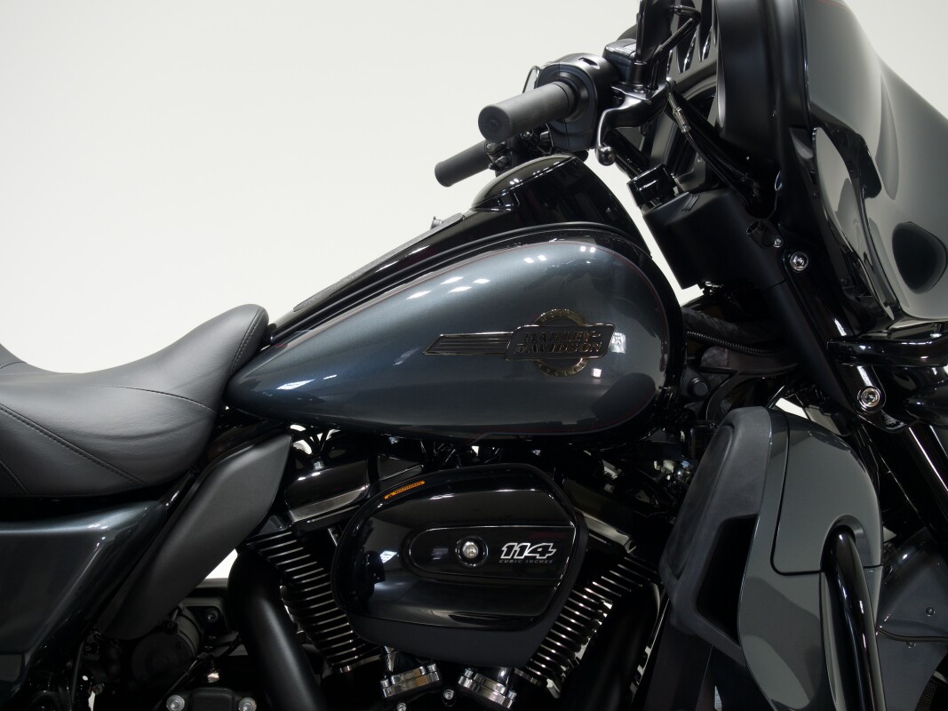 2025 Harley-Davidson FLHTCUTG Tri Glide Ultra in Iron Horse Metallic / Vivid Black - Photo 3