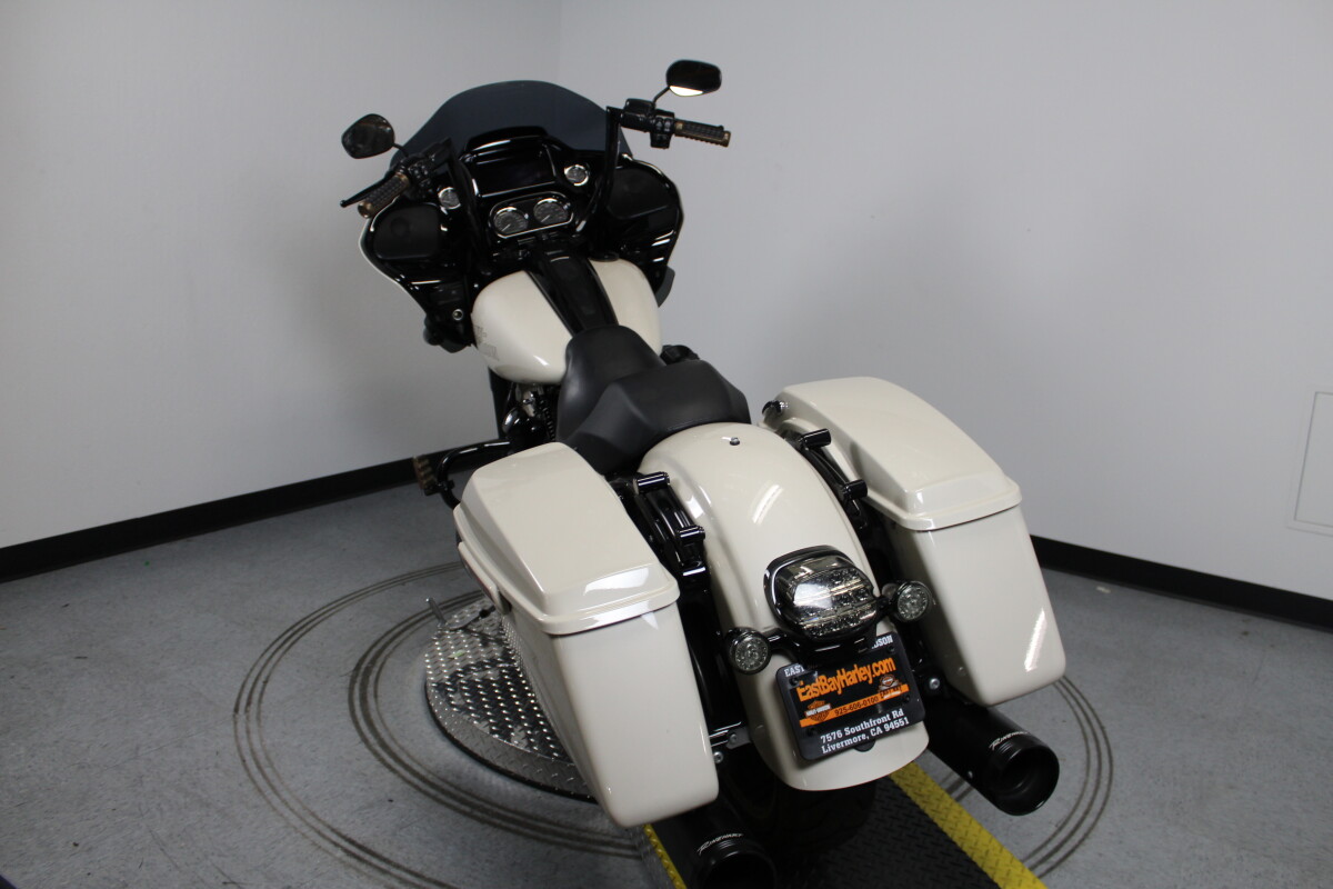 Harley-Davidson Road Glide ST 2023 FLTRXST 613786B WHITE SAND PRL - Photo 3