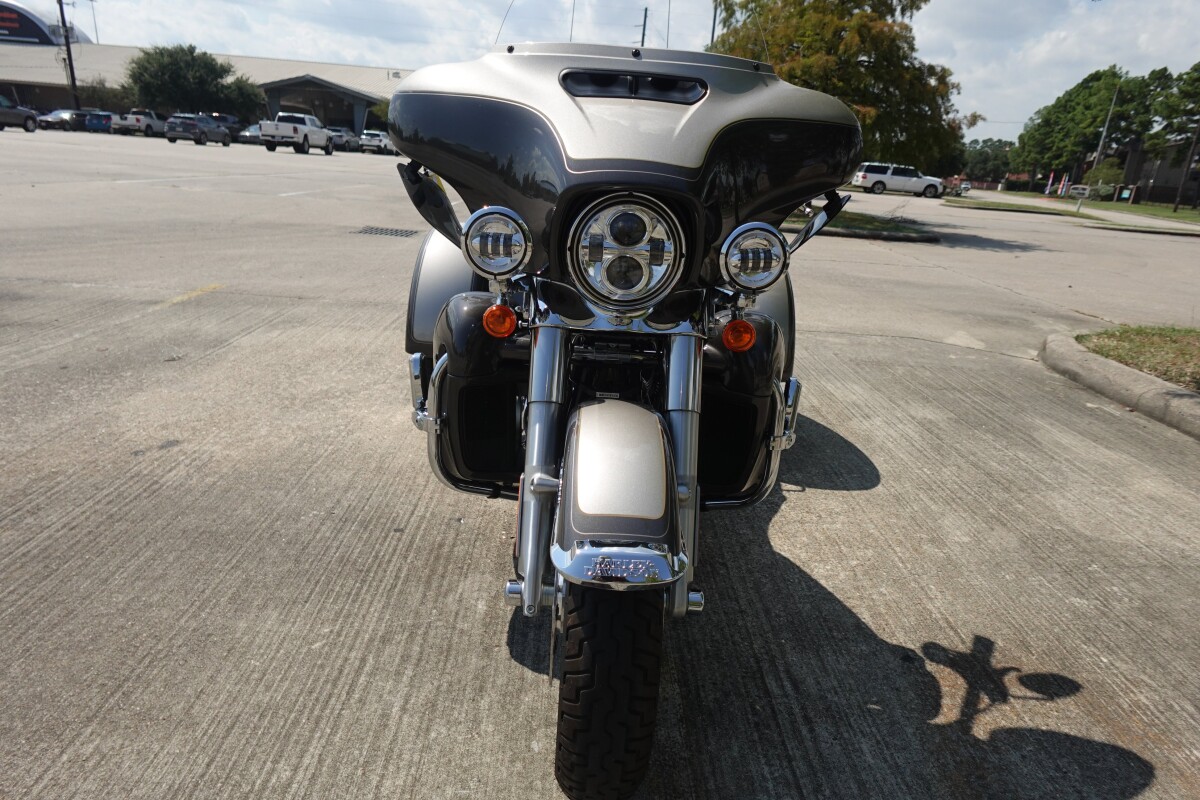 2023 Harley-Davidson Tri Glide Ultra FLHTCUTG - Photo 3