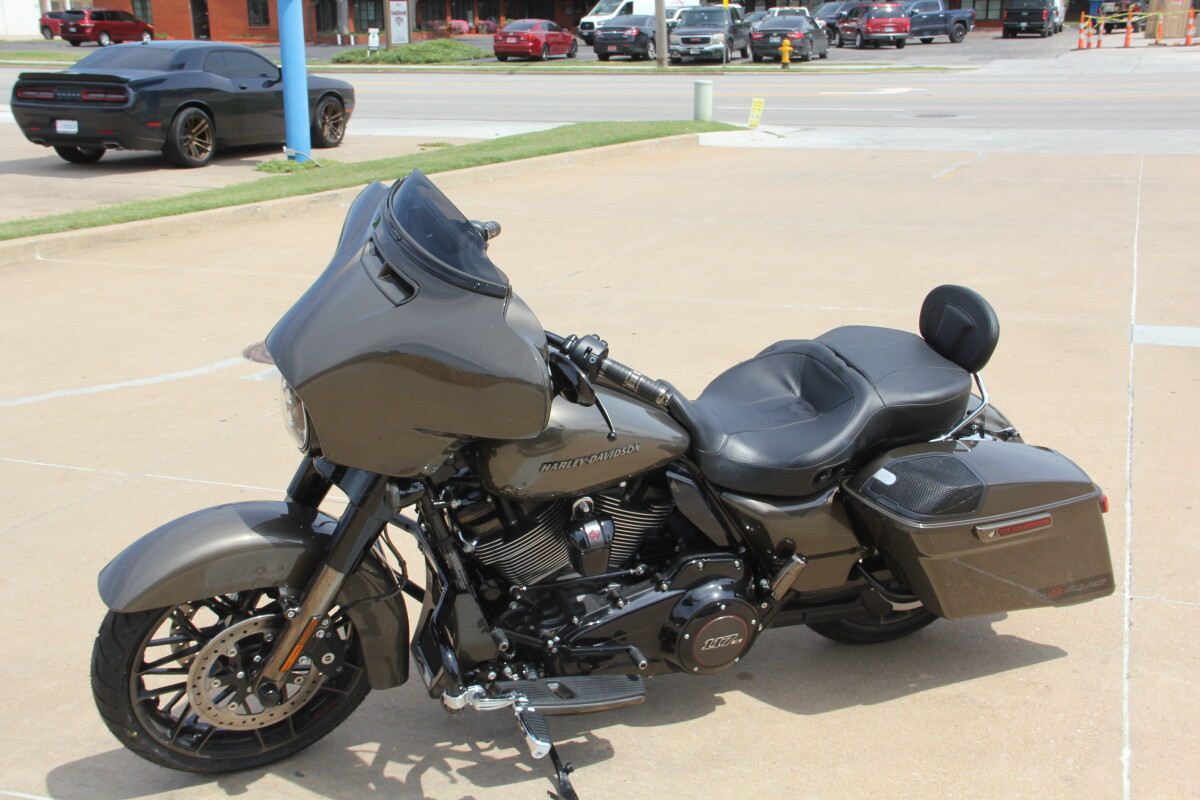 2021 Harley-Davidson CVO Street Glide Bronze Armor - Photo 6