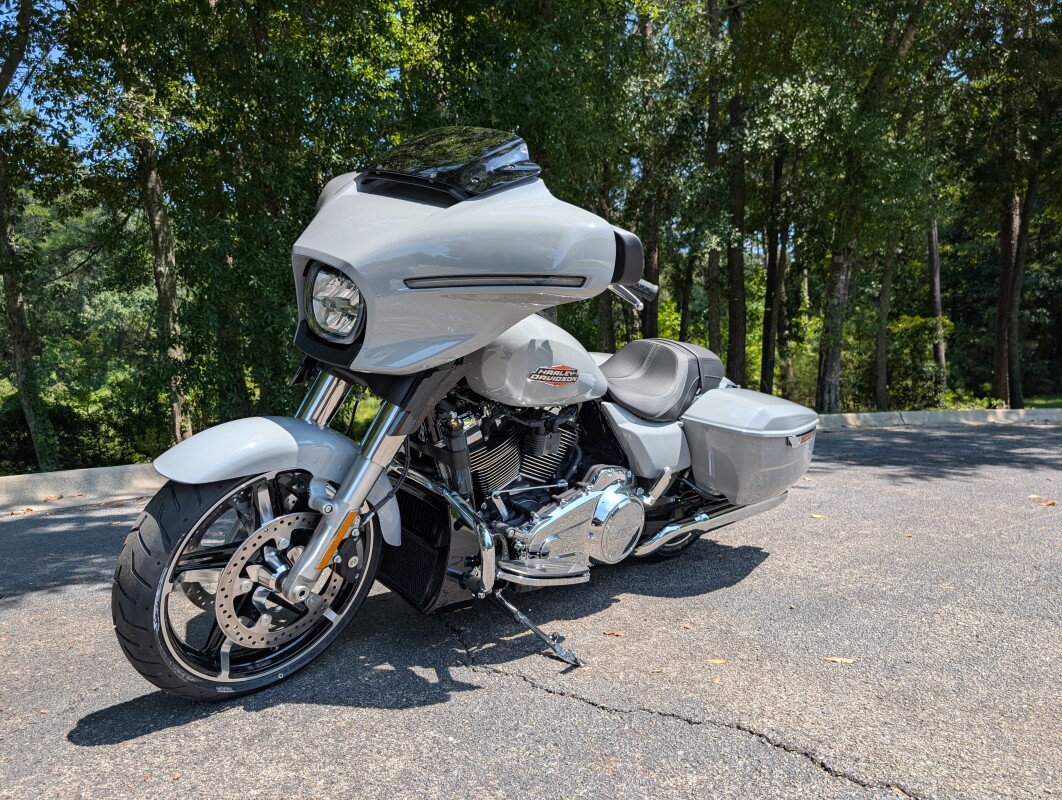 FLHX 2025 Street Glide - Photo 3