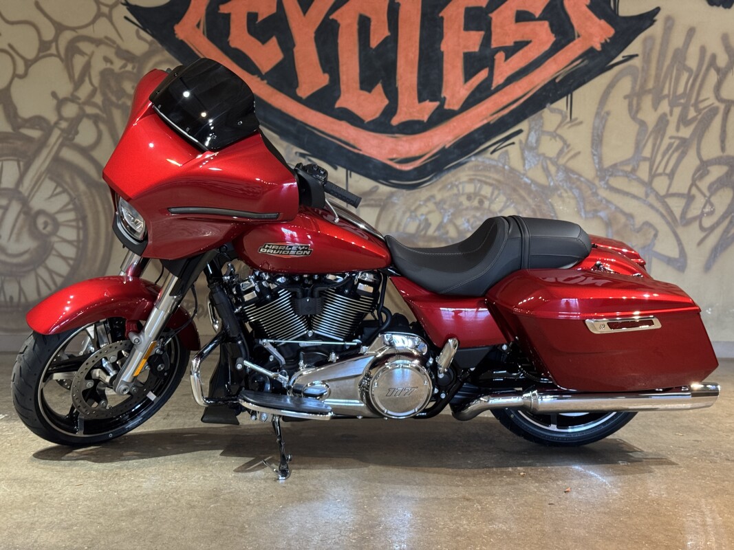 FLHX 2025 Street Glide - Photo 9