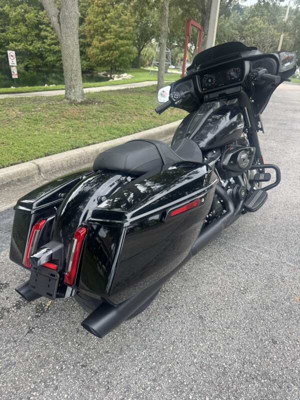 2025 Harley-Davidson Street Glide - Photo 2