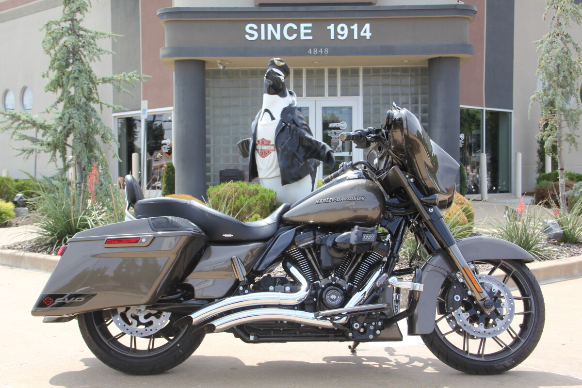 2021 Harley-Davidson CVO Street Glide Bronze Armor - Photo 2