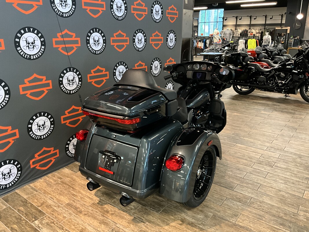 FLHTCUTG 2025 Tri Glide Ultra - Photo 3