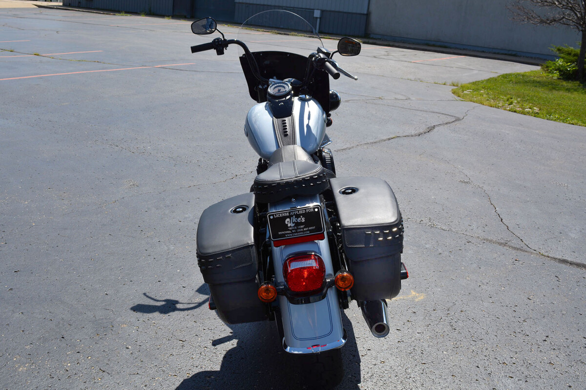 2024 Harley-Davidson Heritage Classic Atlas Silver Metallic - Black Finish - Photo 4