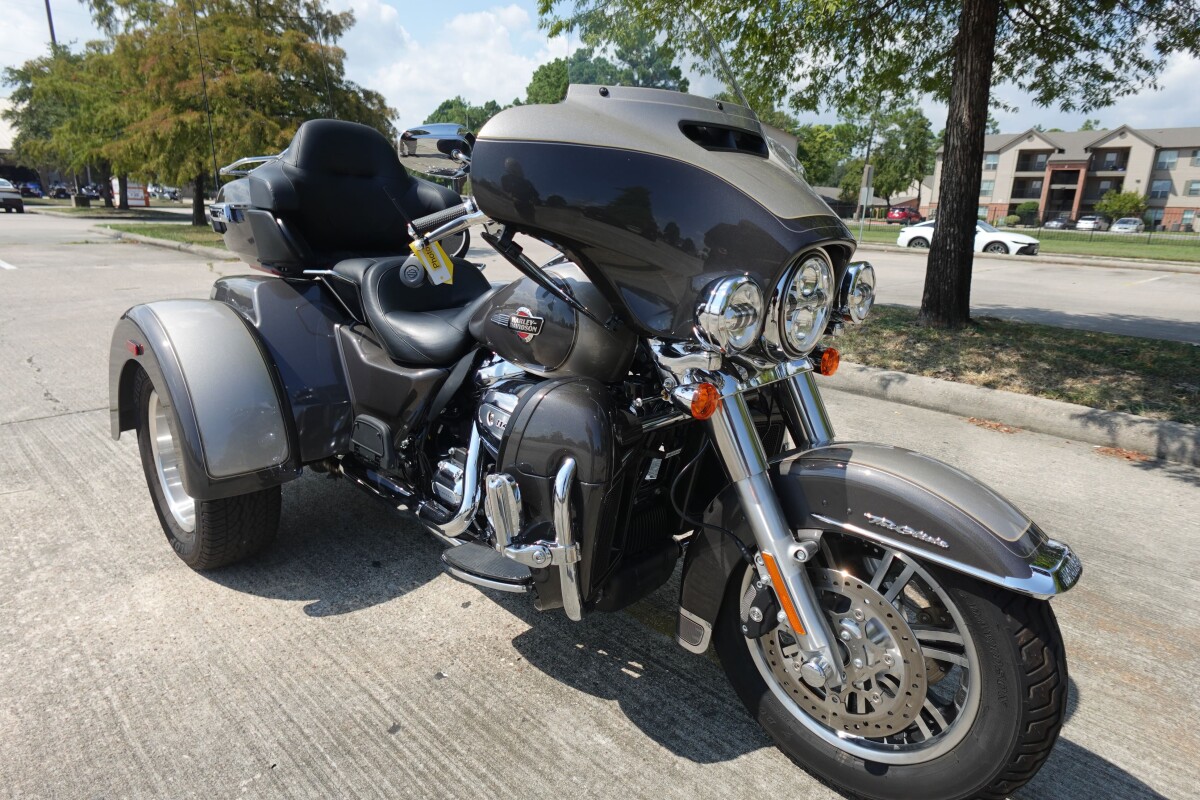 2023 Harley-Davidson Tri Glide Ultra FLHTCUTG - Photo 2
