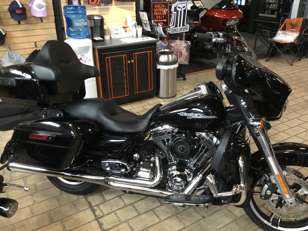2014 Harley-Davidson Street Glide Vivid Black