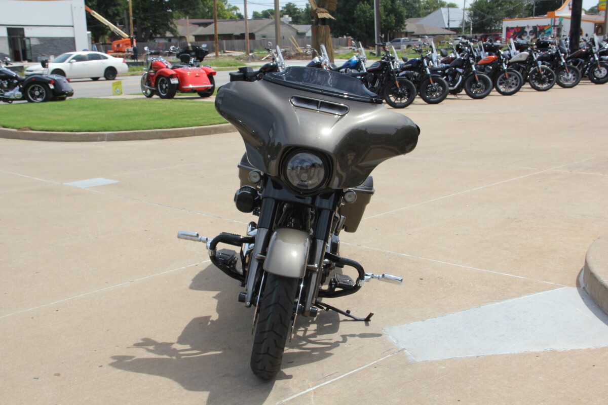 2021 Harley-Davidson CVO Street Glide Bronze Armor - Photo 8