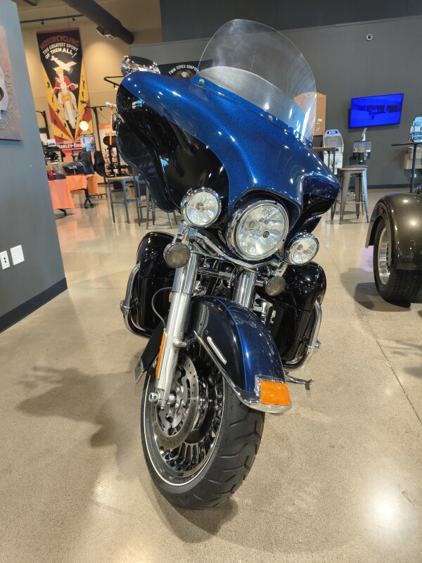 2013 Harley-Davidson Electra Glide Ultra Limited Big Blue Pearl/Vivid Black - Photo 3