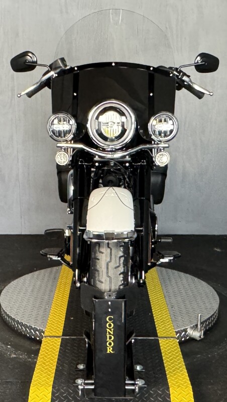 2025 Harley-Davidson Heritage Classic FLHC WHITE ONYX PRL W/ PINSTRIPE - Photo 2
