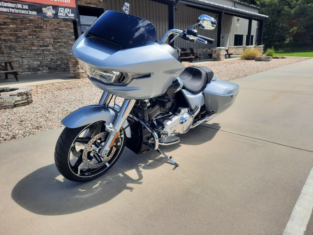 2025 Harley-Davidson Road Glide Atlas Silver Metallic - Photo 2