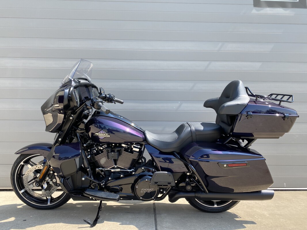2025 Harley-Davidson Street Glide Ultra Mystic Shift - Black Finish - Photo 4
