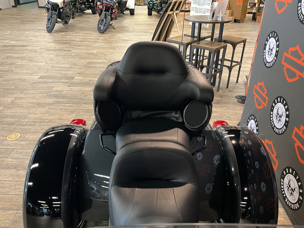 FLHTCUTG 2025 Tri Glide Ultra - Photo 5