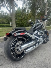 2025 Harley-Davidson® Breakout™ thumb 3