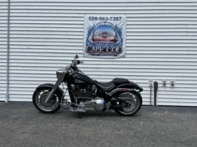 2025 Harley-Davidson® Fat Boy® Vivid Black thumb 3