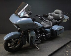 Harley-Davidson® Road Glide™ Limited 2024 FLTRK SHARKSKIN BLUE thumb 1