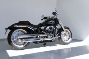 2025 Harley-Davidson® Fat Boy® Vivid Black thumb 3