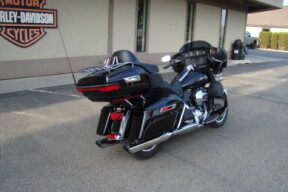 2014 Harley-Davidson® Electra Glide® Ultra Classic® Vivid Black thumb 3