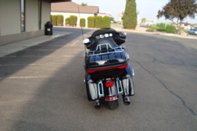 2014 Harley-Davidson® Electra Glide® Ultra Classic® Vivid Black thumb 2