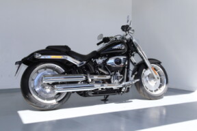 2025 Harley-Davidson® Fat Boy® Vivid Black thumb 2