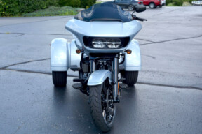 FLTRT 2024 Road Glide<sup>®</sup> 3 thumb 3
