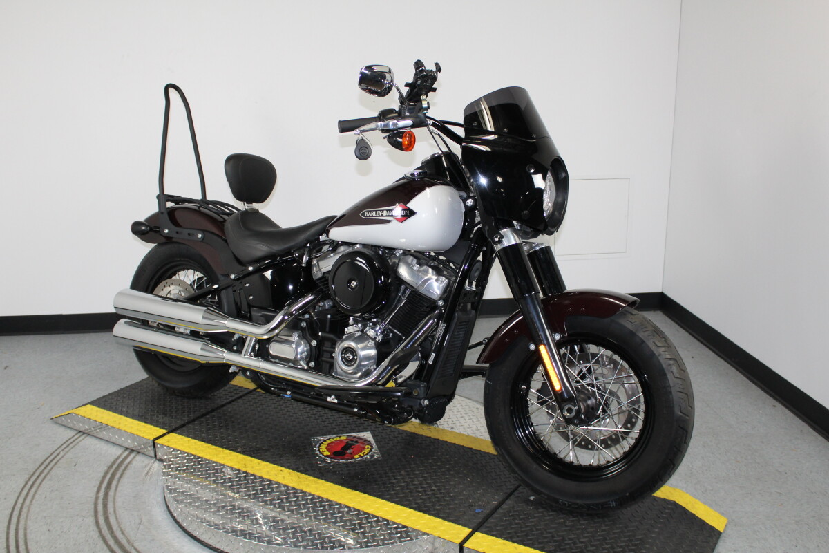 Harley-Davidson Softail Slim 2021 FLSL 068563N MIDNT CRIM/ STONE WASH WH P - Photo 2