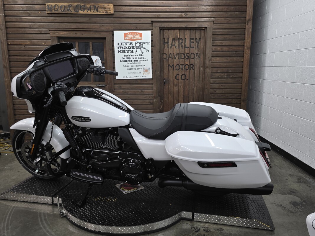 2025 Harley-Davidson Street Glide WHITE ONYX PRL/BLK TRIM - Photo 5
