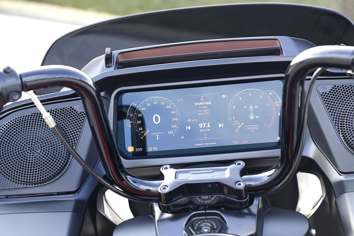 Road Glide - Photo 6
