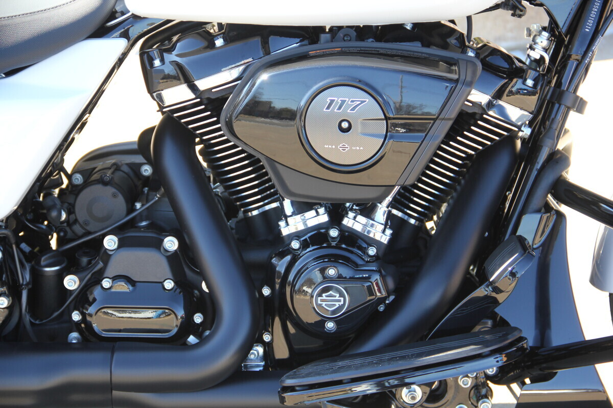 2025 Harley-Davidson Street Glide White Onyx Pearl - Black Finish - Photo 10