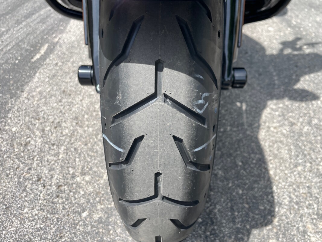 Harley-Davidson Tri Glide Ultra 2025 FLHTCUTG VIVID BLACK - Photo 5