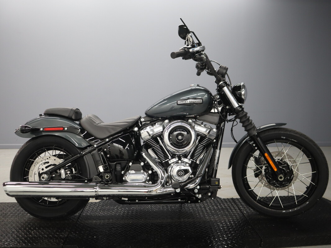 2025 Harley-Davidson® Street Bob® FXBB | High Octane Harley-Davidson®