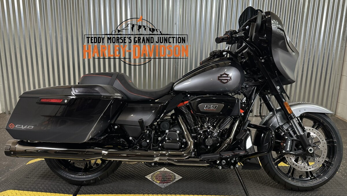 2025 Harley-Davidson CVO Street Glide Raven Fade