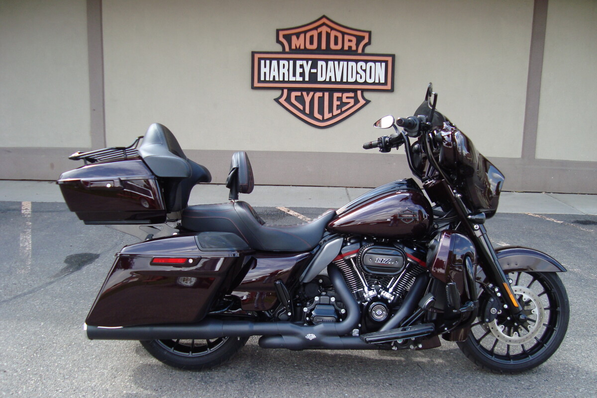 2019 Harley-Davidson CVO Street Glide Black Forest & Wineberry