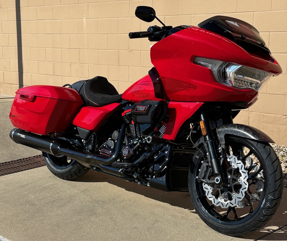 2025 Harley-Davidson CVO Road Glide ST Rally Red - Photo 3
