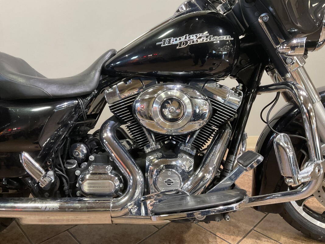 2013 Harley-Davidson Street Glide Midnight Pearl FLHX - Photo 2