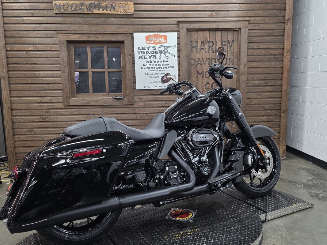 2025 Harley-Davidson Road King Special VIVID BLACK/BLK TRIM - Photo 2