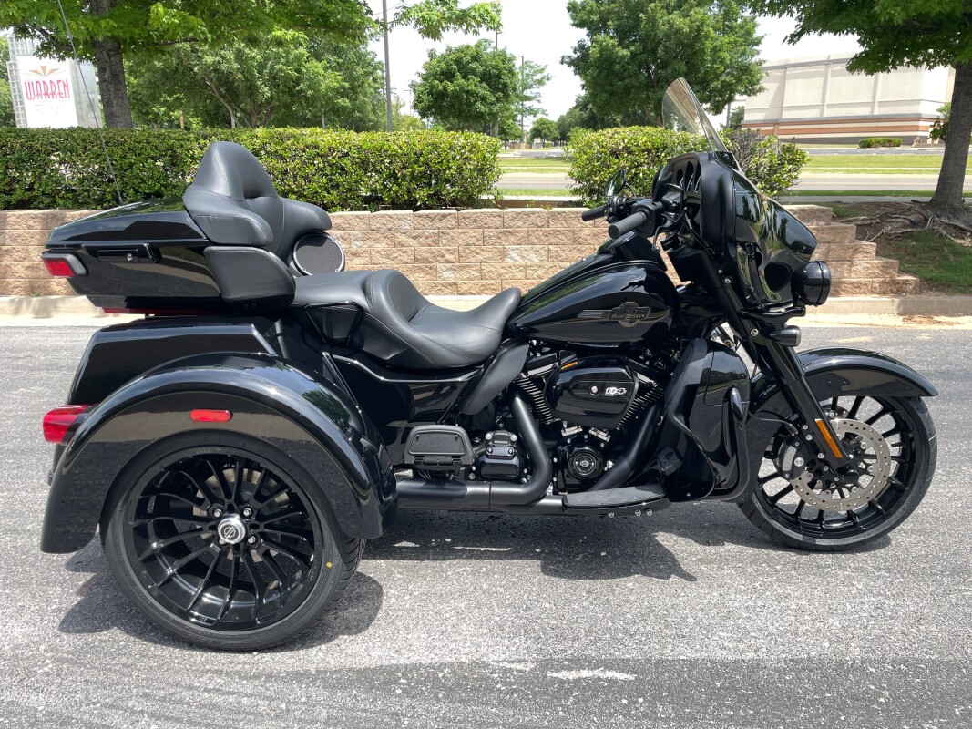Harley-Davidson Tri Glide Ultra 2025 FLHTCUTG VIVID BLACK