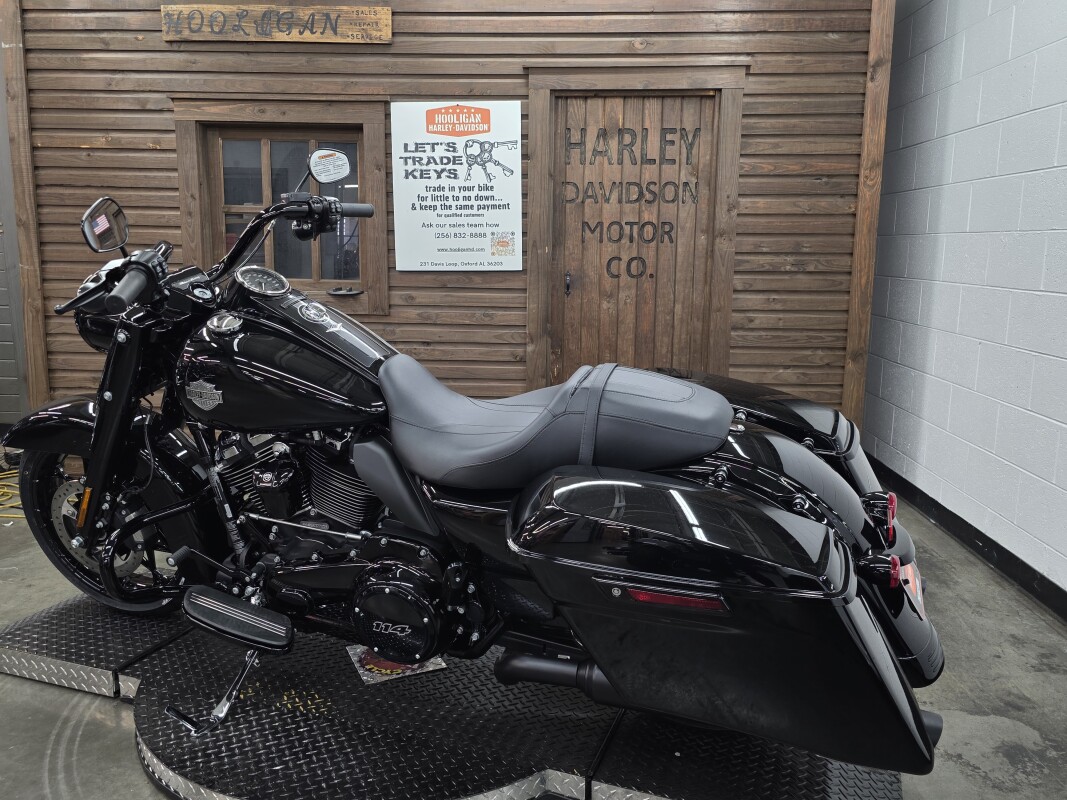 2025 Harley-Davidson Road King Special VIVID BLACK/BLK TRIM - Photo 5
