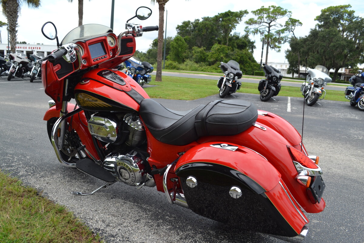 2017 Indian Motorcycle Chieftain® Limited Wildfire Red / Thunder Black, photo 11