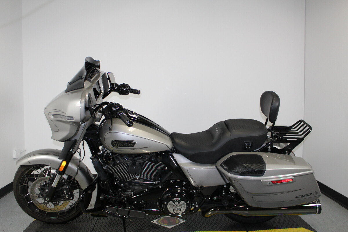 Harley-Davidson CVO Street Glide 2023 FLHXSE 951885B DARK PLATINUM - Photo 5