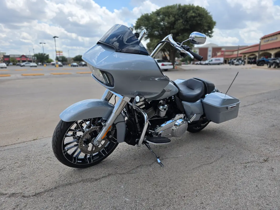 2023 Harley-Davidson Road Glide - Photo 4