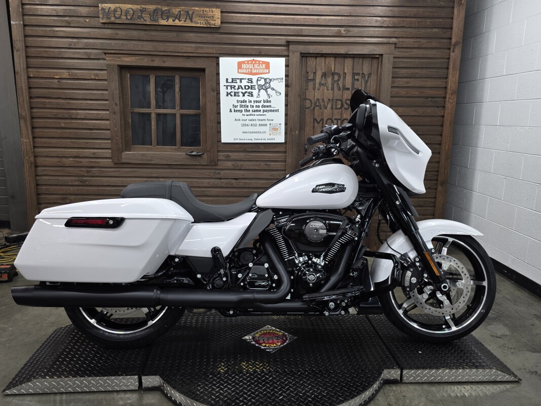 2025 Harley-Davidson Street Glide WHITE ONYX PRL/BLK TRIM