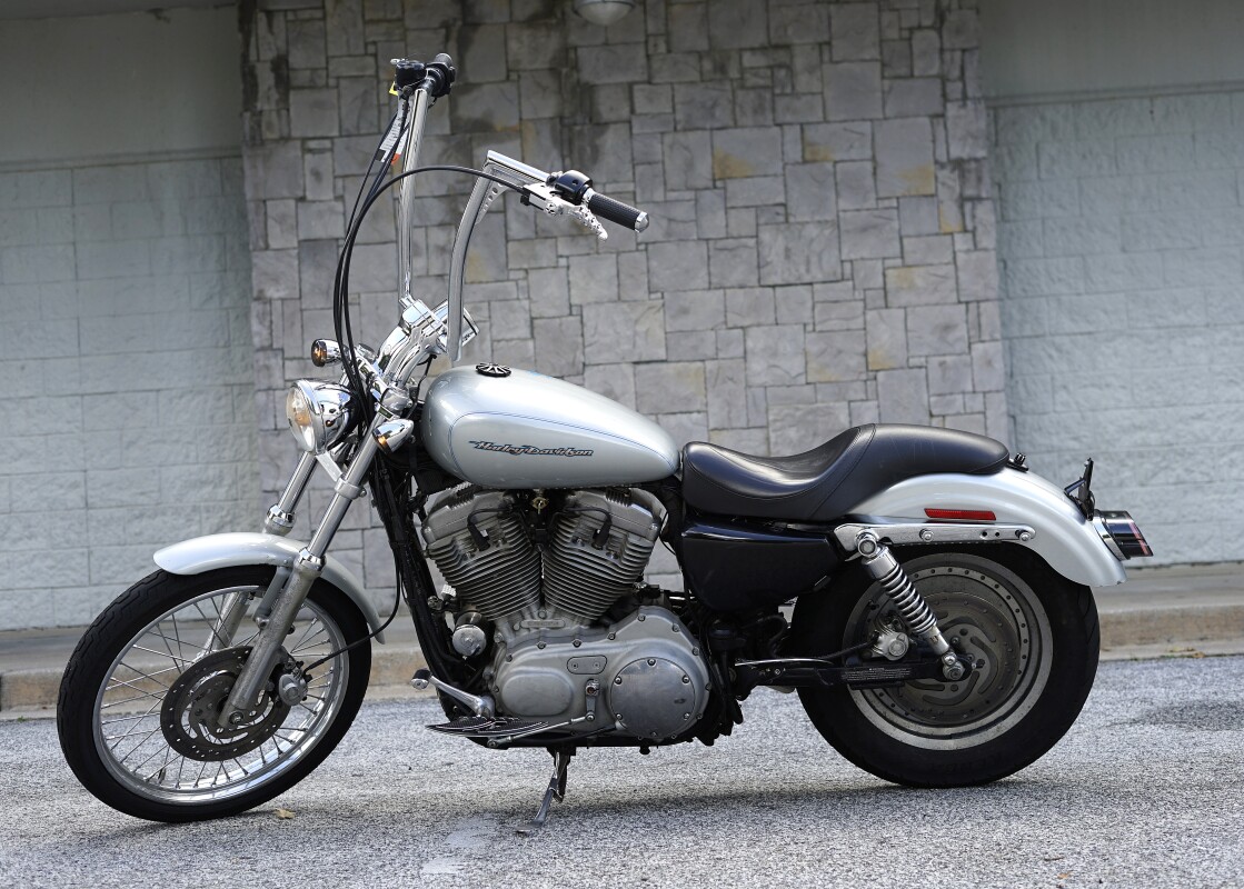 XL 883C 2006 Sportster 883 Custom - Photo 2